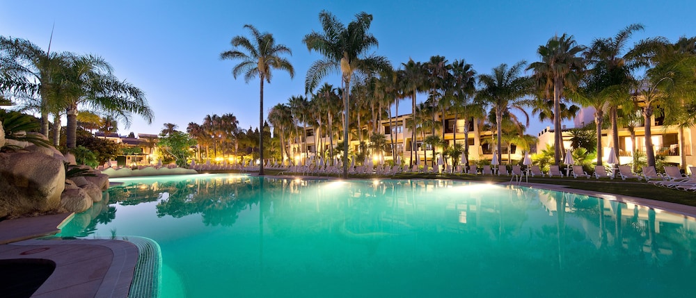 Hotel BlueBay Banús — Swimming pool in Marbella, Andalusia