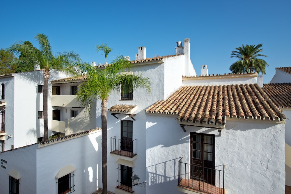 Hotel BlueBay Banús — Hotel building in Marbella, Andalusia