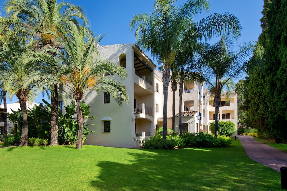 Hotel BlueBay Banús — Hotel building in Marbella, Andalusia