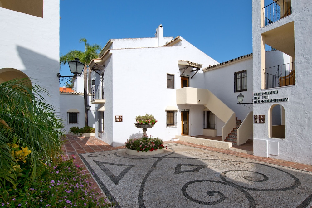Hotel BlueBay Banús — Hotel building in Marbella, Andalusia