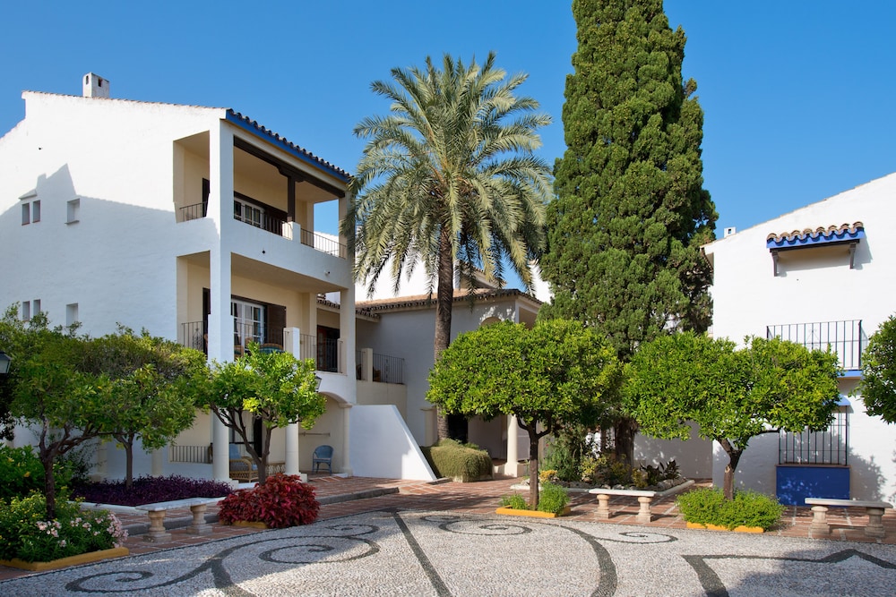Hotel BlueBay Banús — Hotel building in Marbella, Andalusia