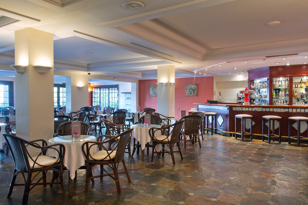 Hotel BlueBay Banús — Restaurant & bars in Marbella, Andalusia