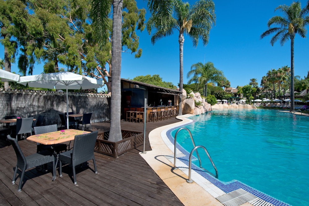 Hotel BlueBay Banús — Swimming pool in Marbella, Andalusia