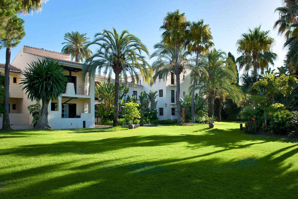 Hotel BlueBay Banús — Hotel building in Marbella, Andalusia