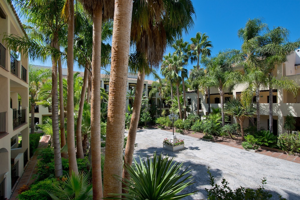 Hotel BlueBay Banús — Hotel building in Marbella, Andalusia