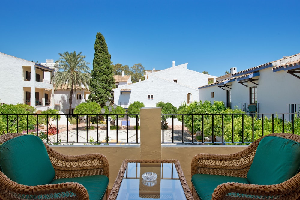Hotel BlueBay Banús — Hotel building in Marbella, Andalusia
