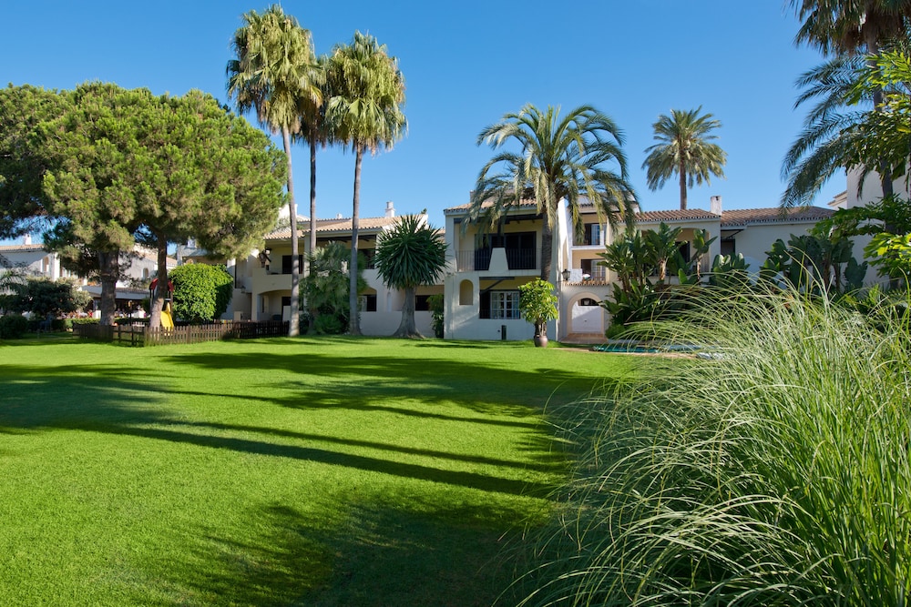 Hotel BlueBay Banús — Hotel building in Marbella, Andalusia