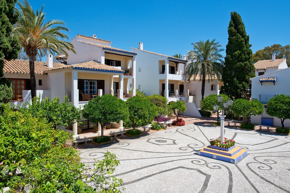 Hotel BlueBay Banús — Hotel building in Marbella, Andalusia