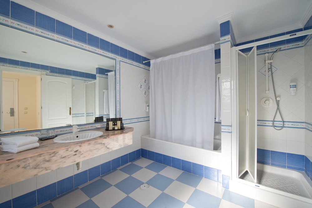 Hotel BlueBay Banús — Hotel rooms in Marbella, Andalusia