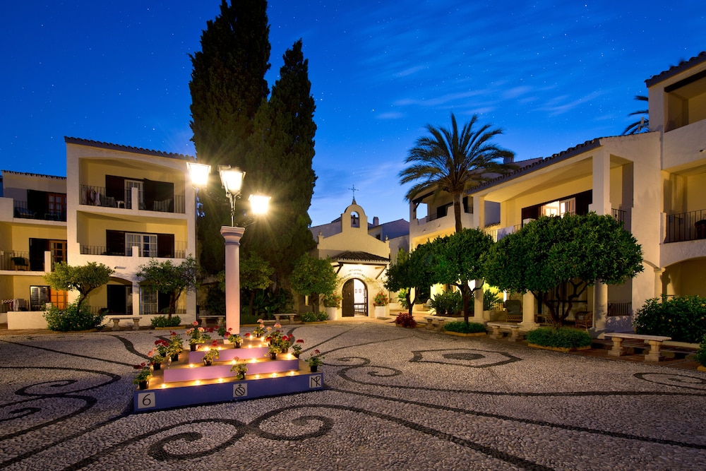 Hotel BlueBay Banús — Hotel building in Marbella, Andalusia