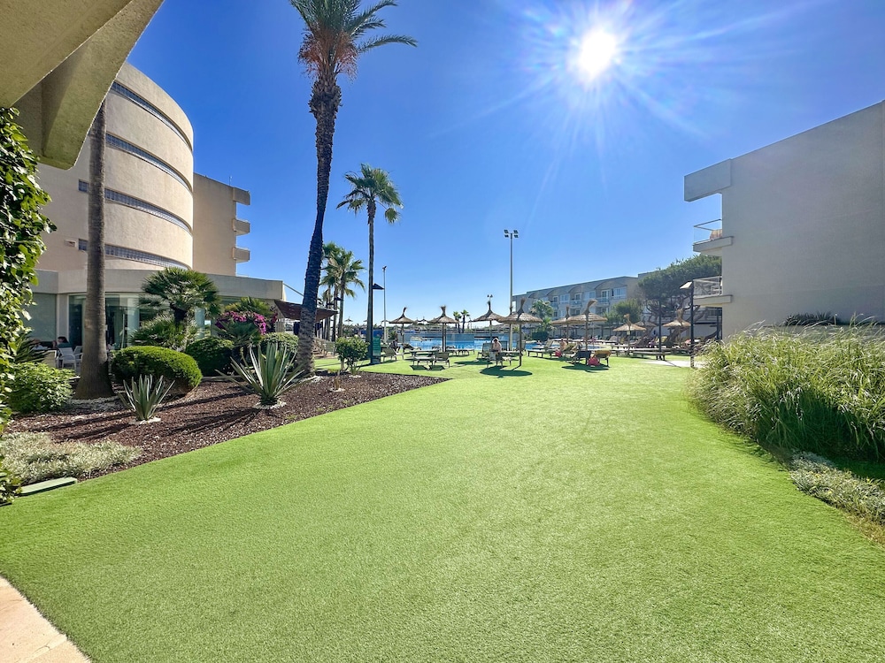 Eix Platja Daurada Hotel & Spa — Swimming pool in Can Picafort, Balearic Islands