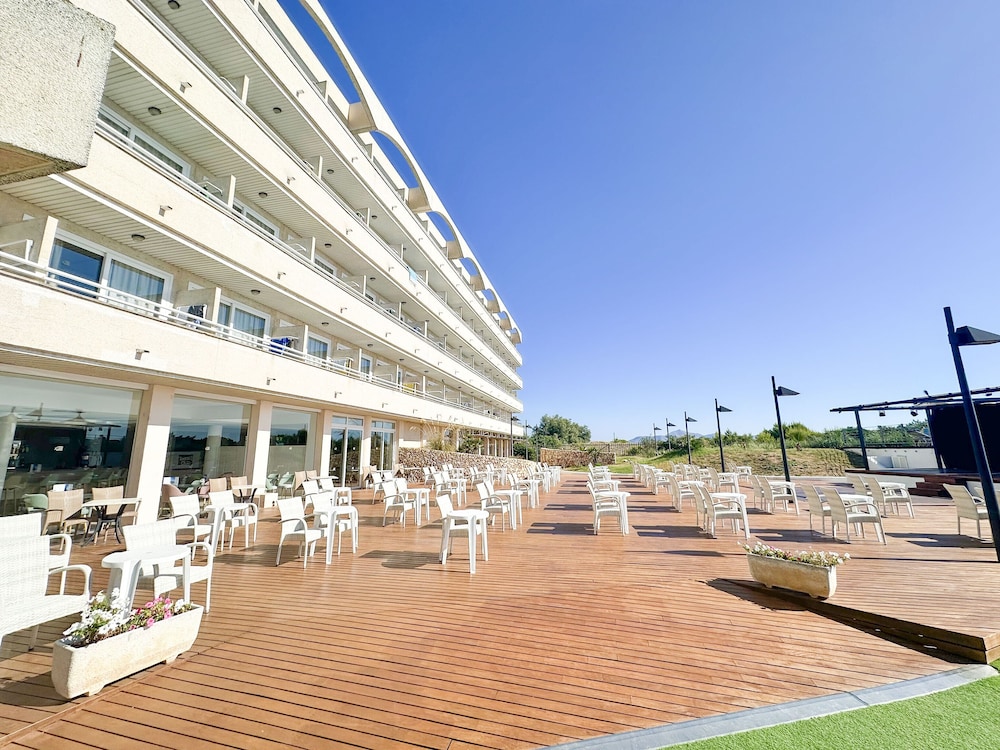 Eix Platja Daurada Hotel & Spa — Hotel building in Can Picafort, Balearic Islands