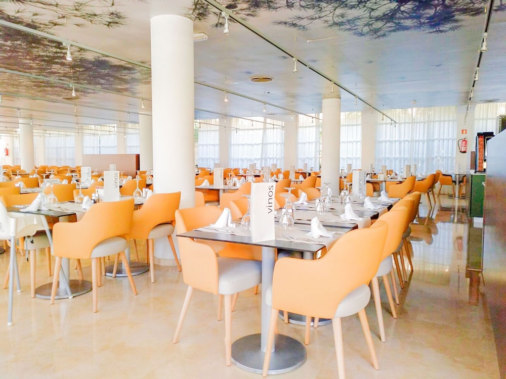 Eix Platja Daurada Hotel & Spa — Restaurant & bars in Can Picafort, Balearic Islands