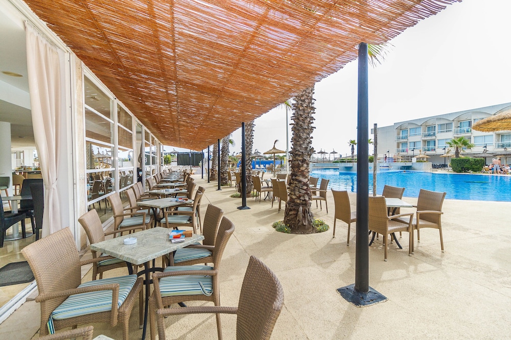 Eix Platja Daurada Hotel & Spa — Restaurant & bars in Can Picafort, Balearic Islands