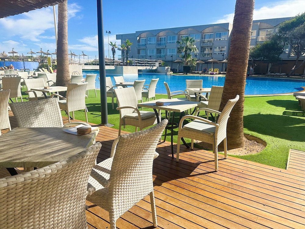 Eix Platja Daurada Hotel & Spa — Restaurant & bars in Can Picafort, Balearic Islands
