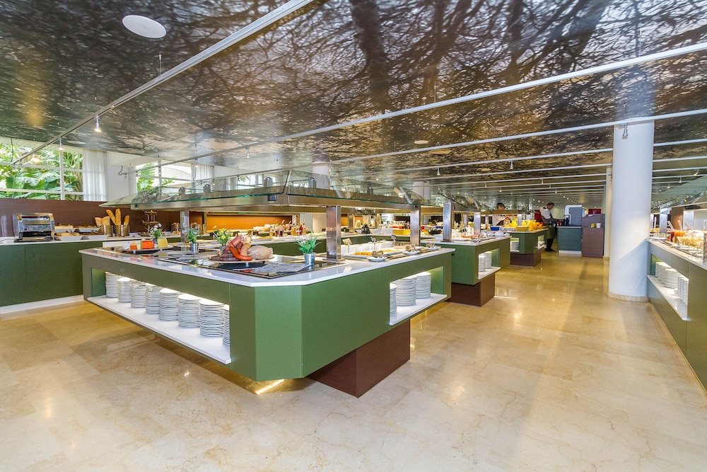 Eix Platja Daurada Hotel & Spa — Restaurant & bars in Can Picafort, Balearic Islands