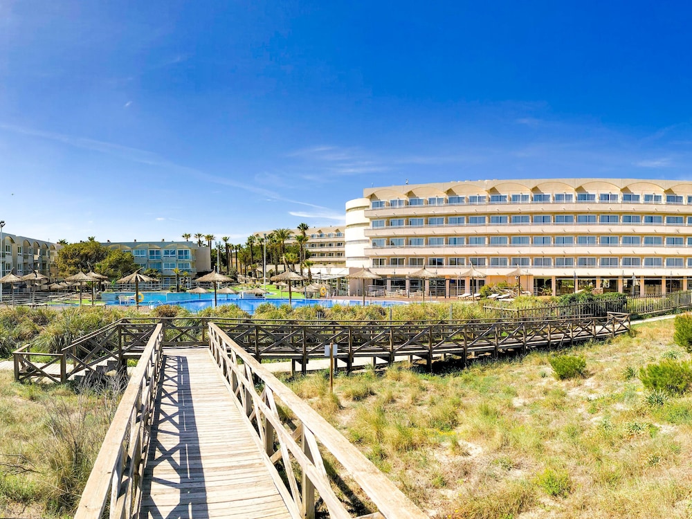 Eix Platja Daurada Hotel & Spa — Hotel building in Can Picafort, Balearic Islands