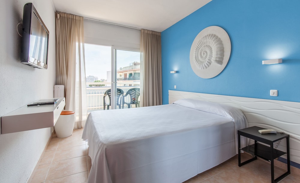 BLUESEA Montevista Hawai — Rooms in Lloret de Mar, Catalonia