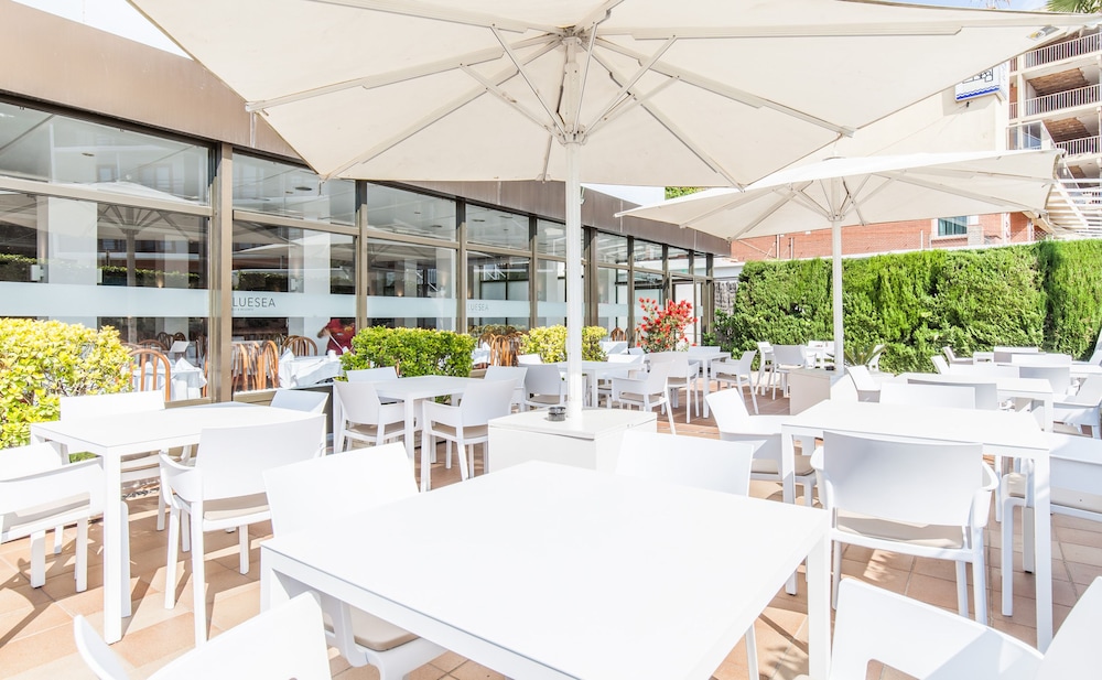 BLUESEA Montevista Hawai — Restaurant in Lloret de Mar, Catalonia