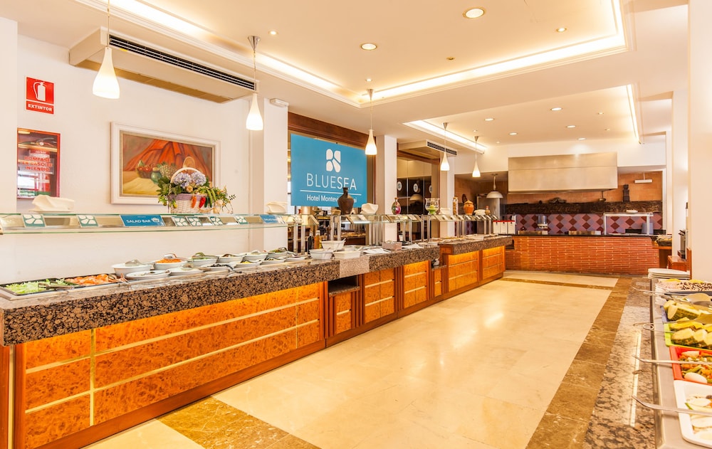 BLUESEA Montevista Hawai — Restaurant in Lloret de Mar, Catalonia