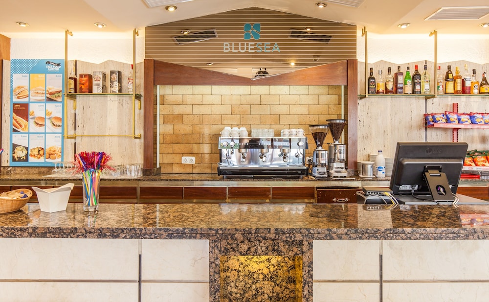 BLUESEA Montevista Hawai — Restaurant in Lloret de Mar, Catalonia