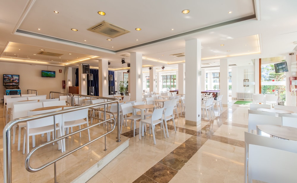 BLUESEA Montevista Hawai — Restaurant in Lloret de Mar, Catalonia