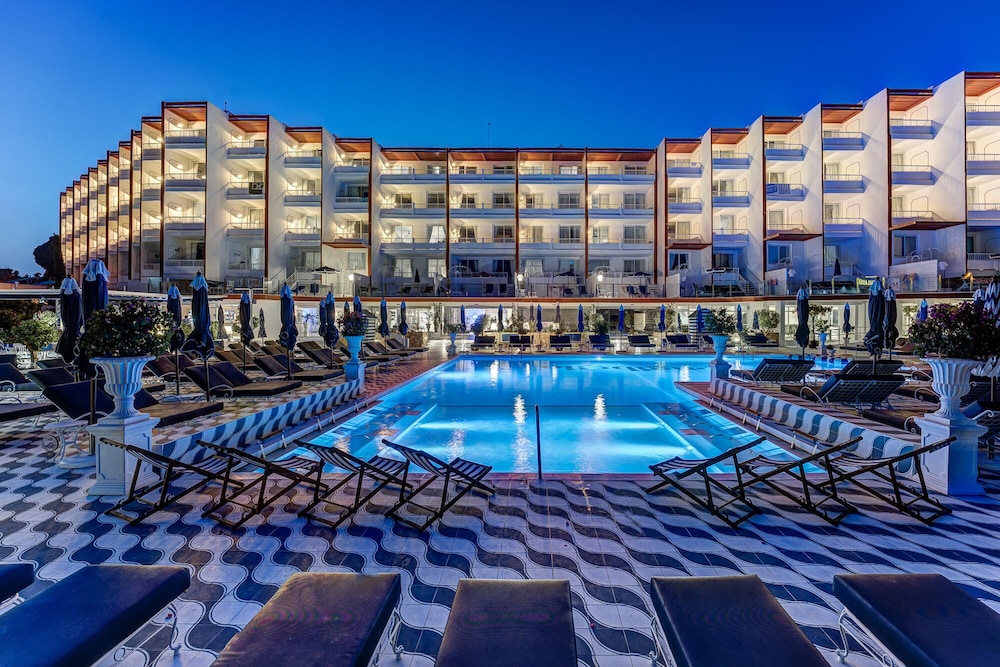 Hotel Mongibello Ibiza — Hotel building in Santa Eulalia, Balearic Islands