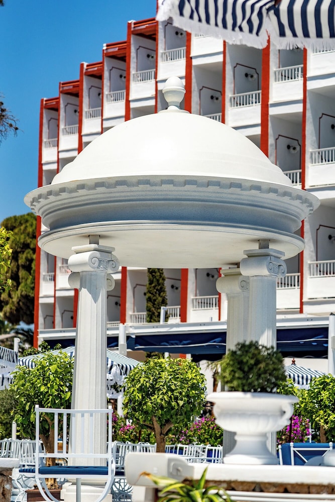 Hotel Mongibello Ibiza — Hotel building in Santa Eulalia, Balearic Islands