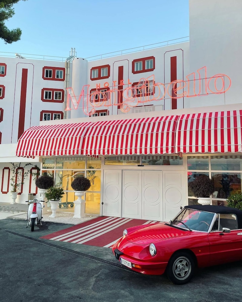 Hotel Mongibello Ibiza — Hotel building in Santa Eulalia, Balearic Islands