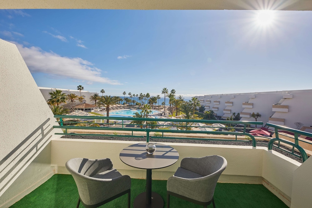 Grand Hyatt Lanzarote Playa Dorada Resort — Swimming pool in Playa Blanca, Canary Islands