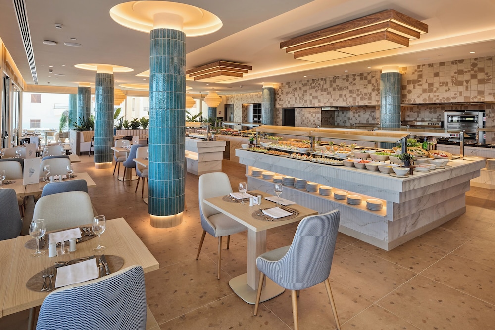 Hipotels Hotel Don Juan — Restaurant & bars in Cala Millor, Balearic Islands