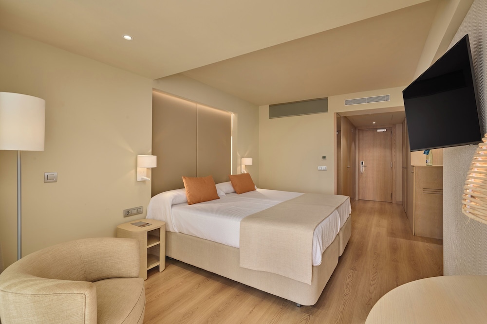 Hipotels Hotel Don Juan — Hotel rooms in Cala Millor, Balearic Islands