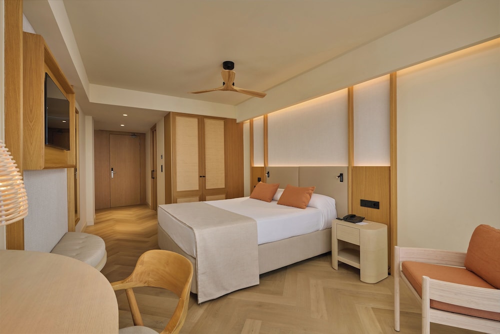 Hipotels Hotel Don Juan — Hotel rooms in Cala Millor, Balearic Islands