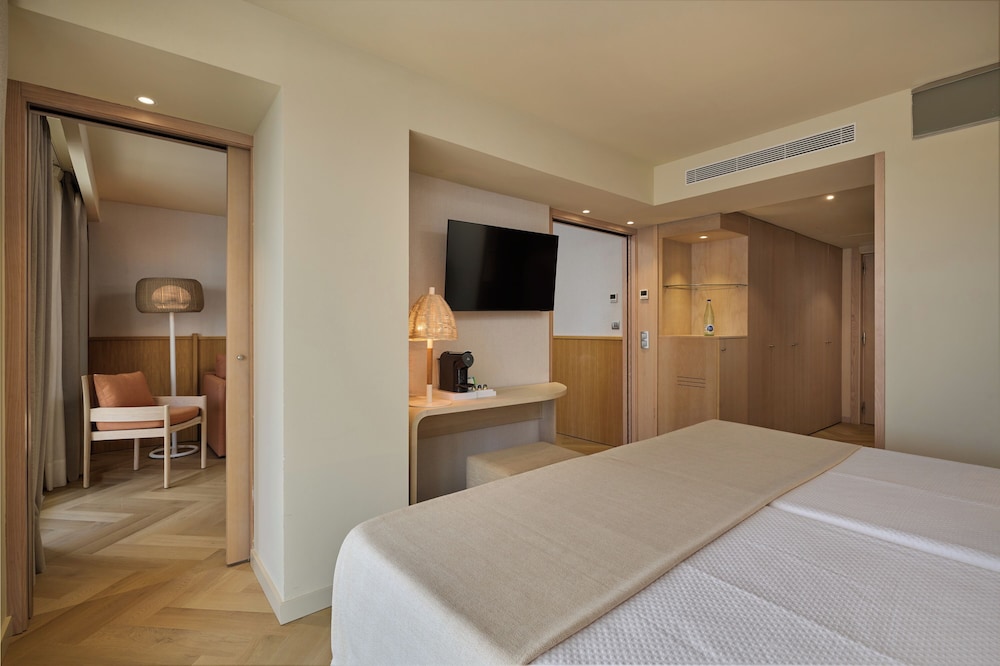 Hipotels Hotel Don Juan — Hotel rooms in Cala Millor, Balearic Islands