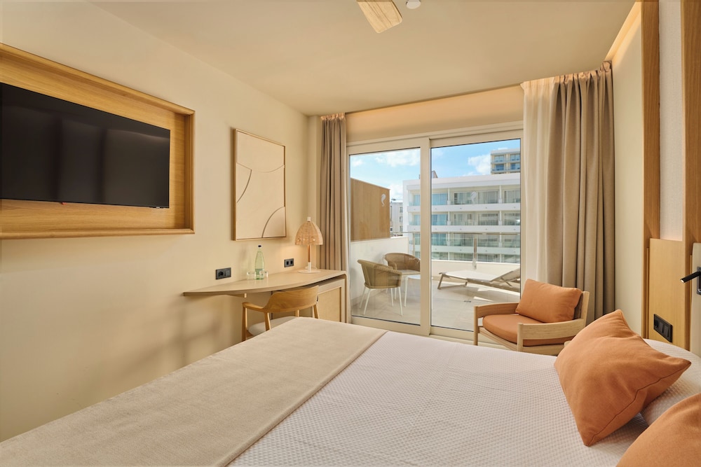 Hipotels Hotel Don Juan — Hotel rooms in Cala Millor, Balearic Islands