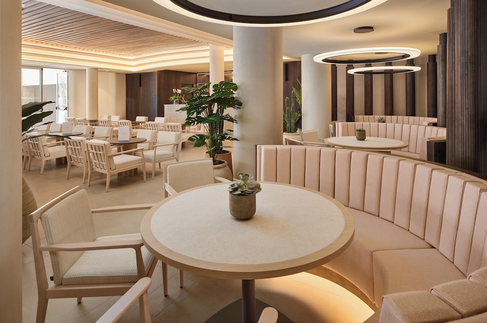 Hipotels Hotel Don Juan — Restaurant & bars in Cala Millor, Balearic Islands