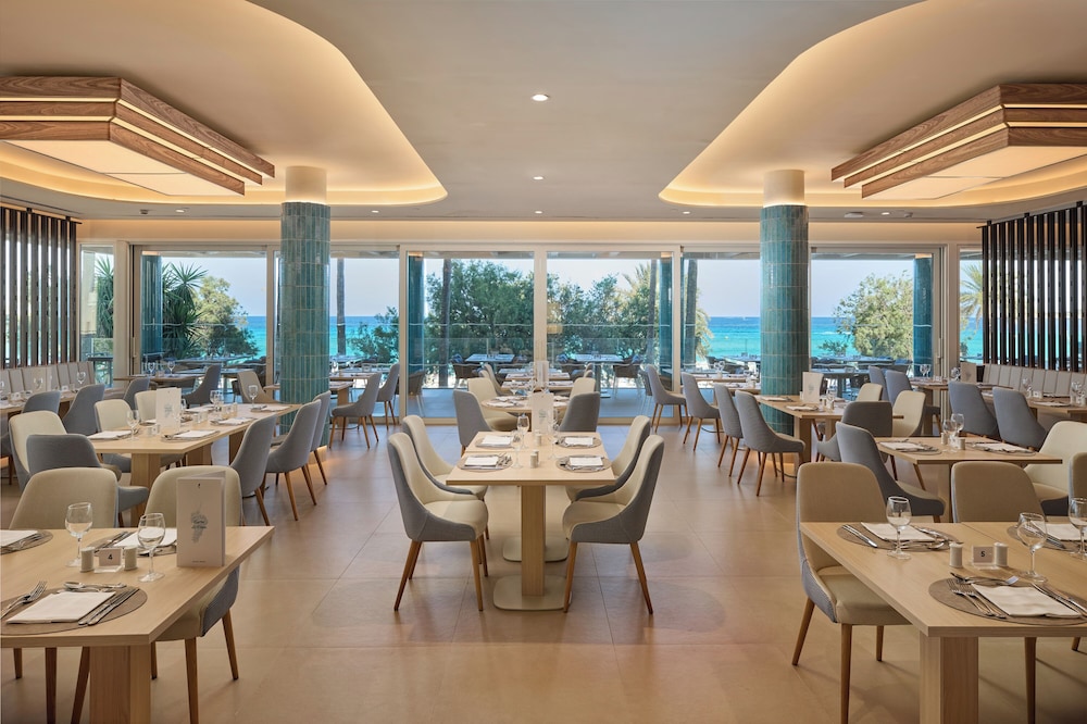 Hipotels Hotel Don Juan — Restaurant & bars in Cala Millor, Balearic Islands