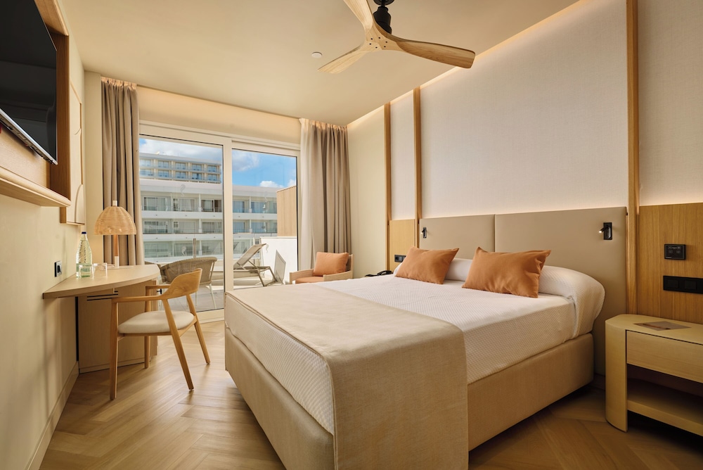 Hipotels Hotel Don Juan — Hotel rooms in Cala Millor, Balearic Islands
