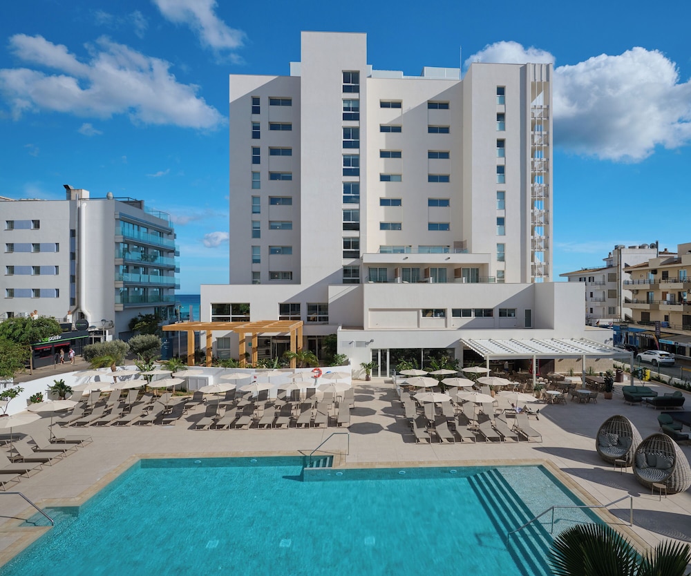 Hipotels Hotel Don Juan — Hotel building in Cala Millor, Balearic Islands