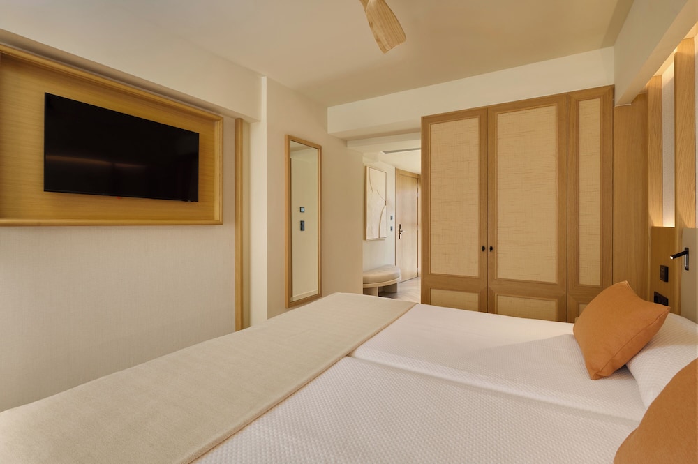 Hipotels Hotel Don Juan — Hotel rooms in Cala Millor, Balearic Islands