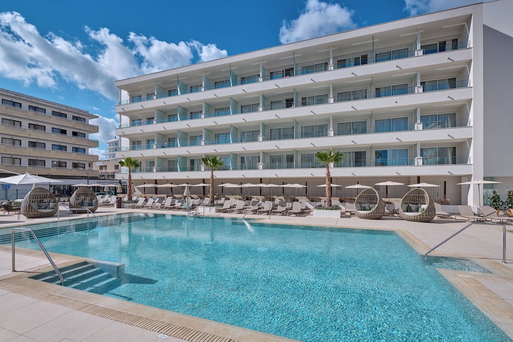Hipotels Hotel Don Juan — Swimming pool in Cala Millor, Balearic Islands