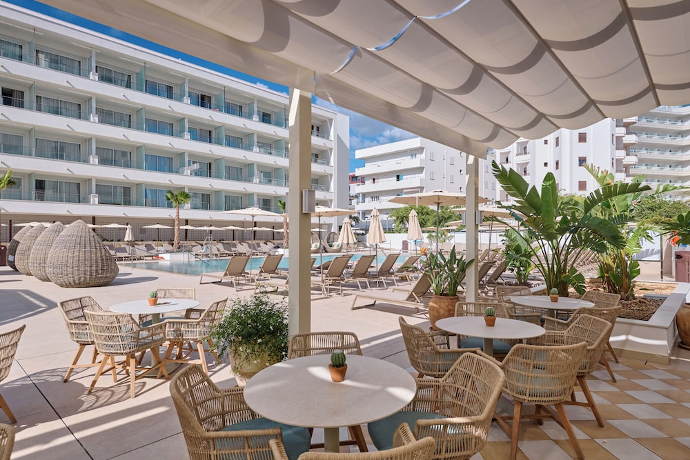 Hipotels Hotel Don Juan — Swimming pool in Cala Millor, Balearic Islands