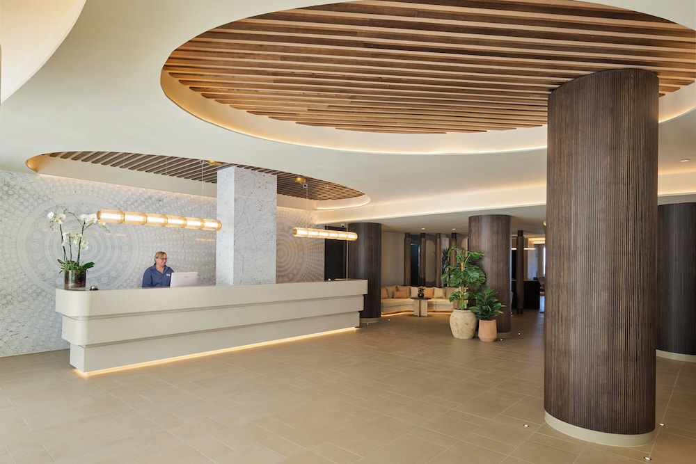 Hipotels Hotel Don Juan — Hotel building in Cala Millor, Balearic Islands