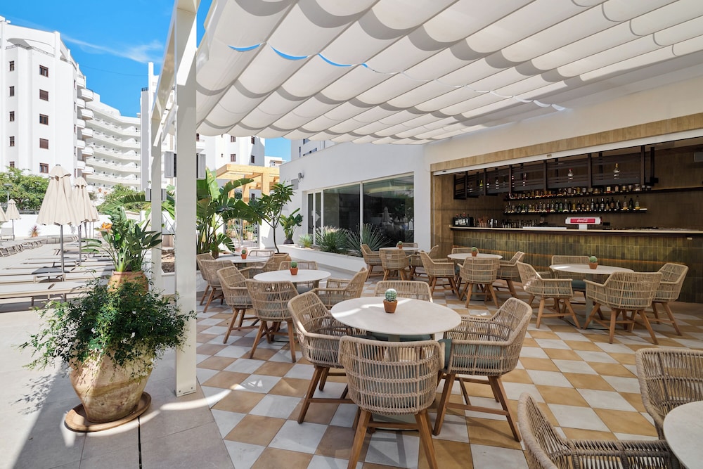 Hipotels Hotel Don Juan — Restaurant & bars in Cala Millor, Balearic Islands