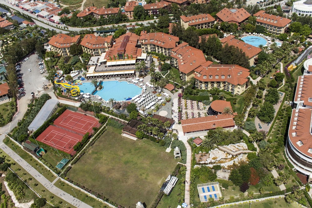 Alba Resort Hotel - Ultra All Inclusive — Hotel building in Side