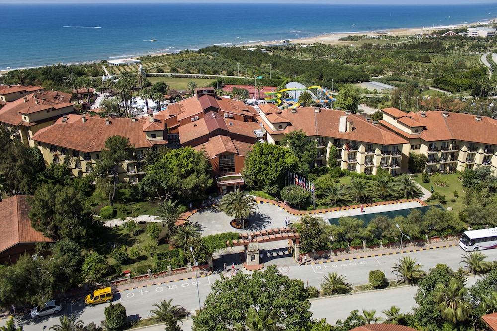 Alba Resort Hotel - Ultra All Inclusive — Hotel building in Side