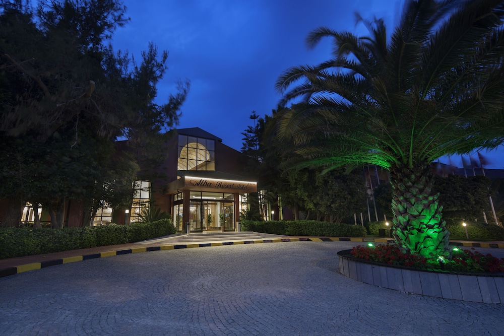 Alba Resort Hotel - Ultra All Inclusive — Hotel building in Side