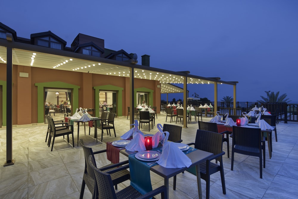 Alba Resort Hotel - Ultra All Inclusive — Restaurant & bars in Side