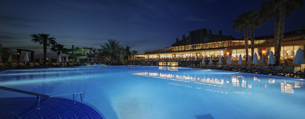 Alba Resort Hotel - Ultra All Inclusive — Swimming pool in Side
