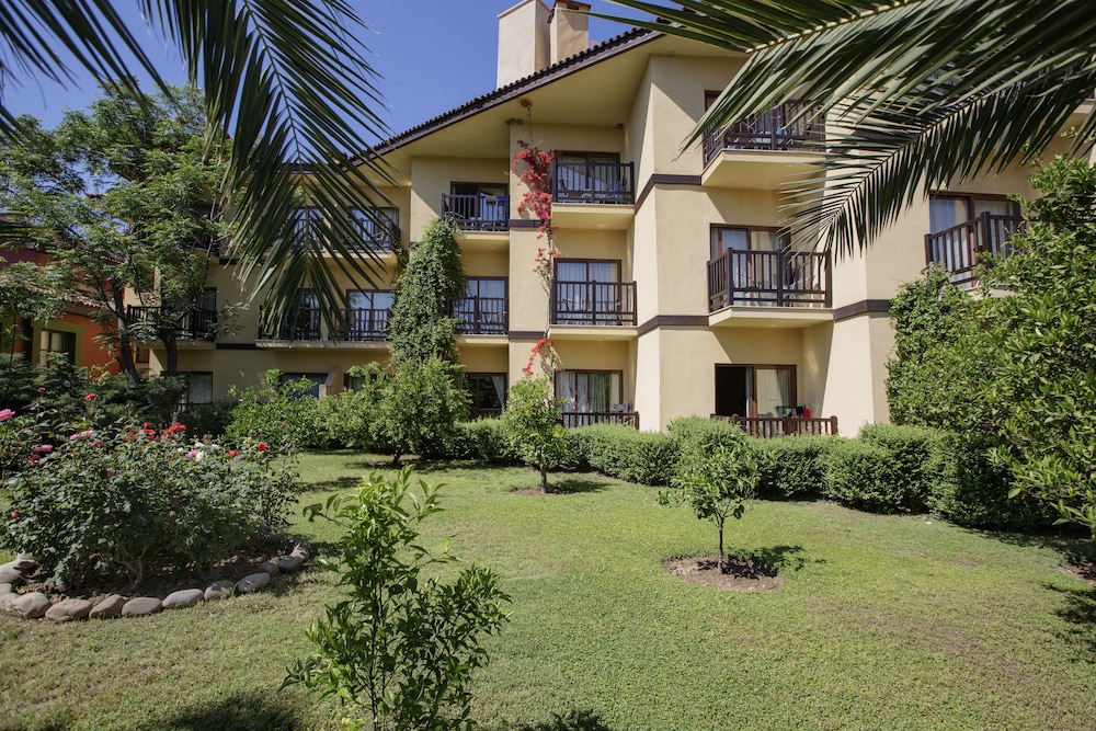 Alba Resort Hotel - Ultra All Inclusive — Hotel building in Side